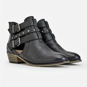 JustFab Morissa in Black - Size 9